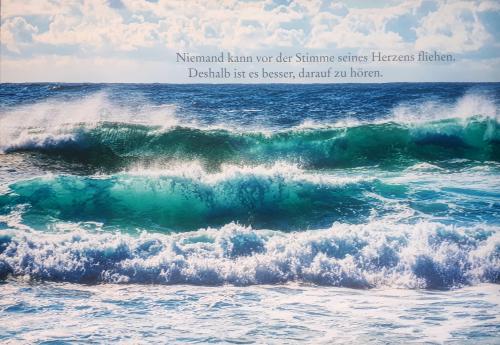 Stunning seascape with turquoise ocean waves and blue sky