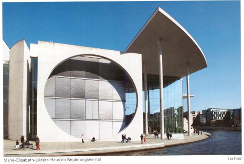 A postcard printed in Berlin shows the Museum of Modern Art.