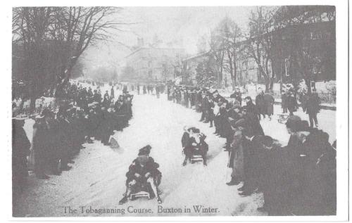 Postcard printed in the USSR shows a picture of the people on the streets of Chernigov.
