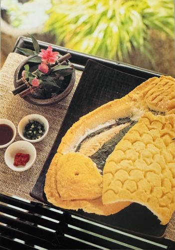 Korean food Songpyeon, half-moon-shaped rice cake
