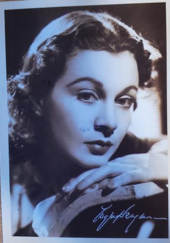 Vintage portrait of a beautiful young woman with beautiful make-up Vintage portrait of a beautiful young woman with beautiful make-up